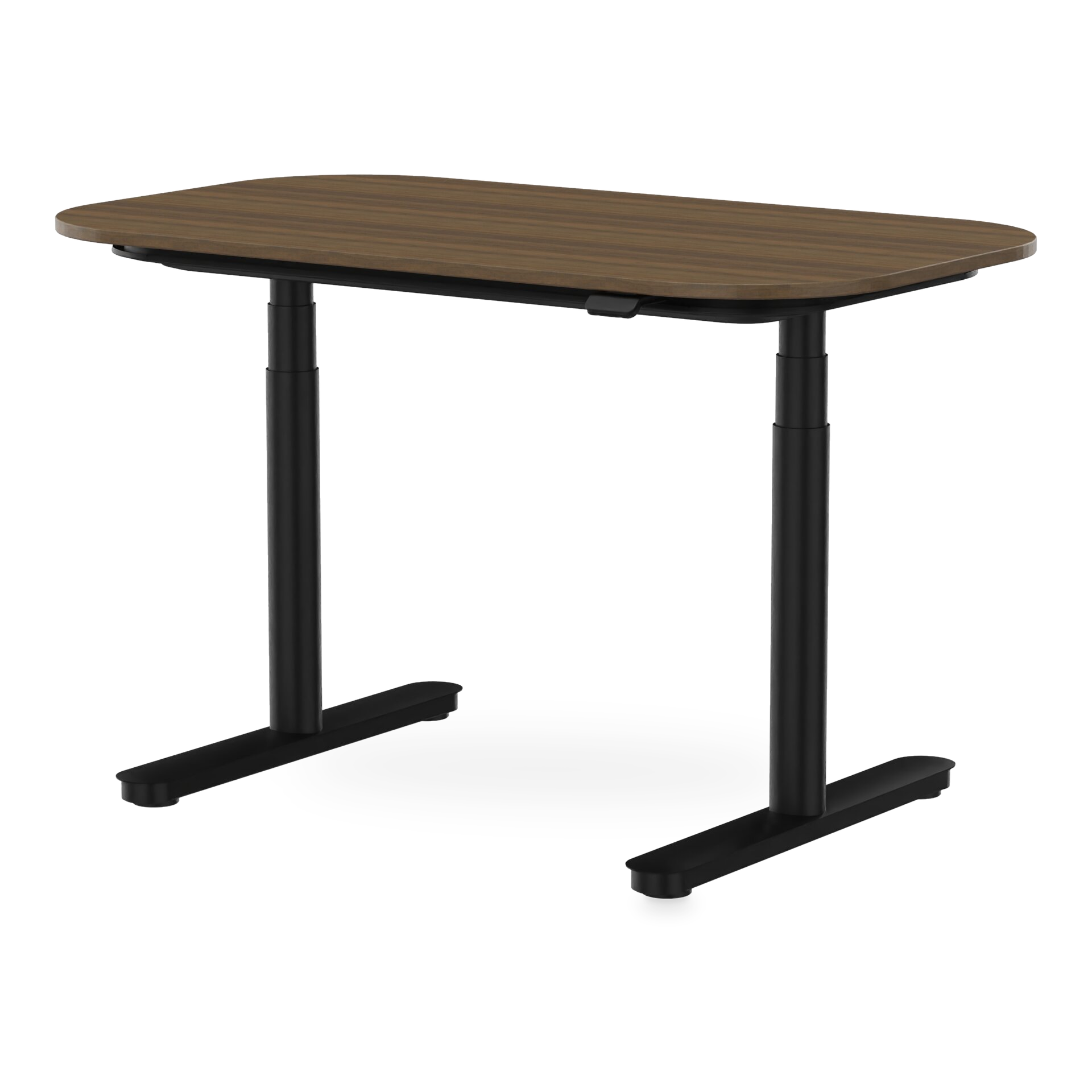 Ein moderner höhenverstellbarer Stehschreibtisch mit einer rechteckigen Tischplatte mit dunkler Holzmaserung und abgerundeten Ecken, getragen von einem stabilen schwarzen Metallrahmen mit zwei Teleskopsäulen und flachen, stabilen Füßen vor einem schl
