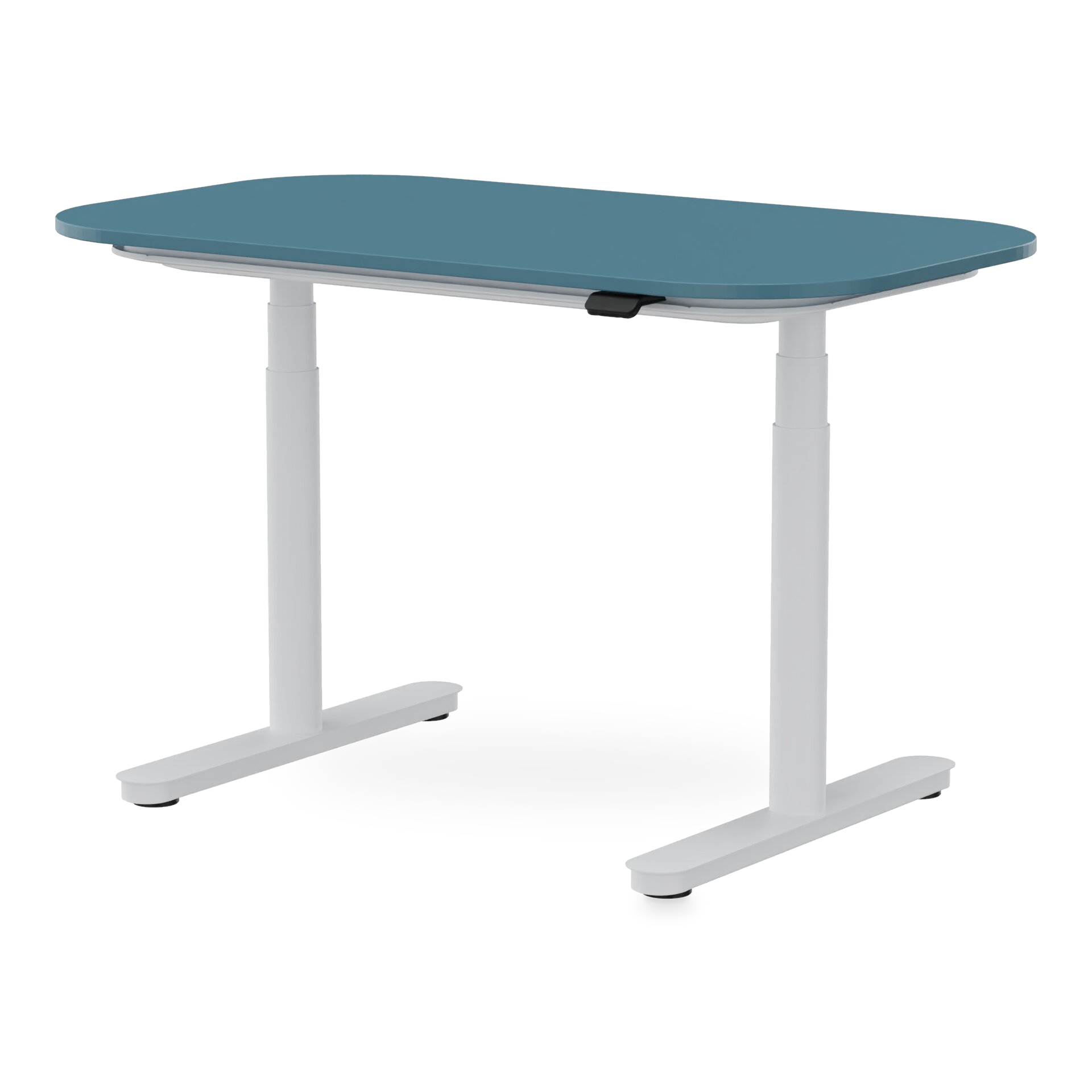 Ein moderner, höhenverstellbarer Schreibtisch mit einer glatten Tischplatte mit abgerundeten Ecken in gedämpftem Blau, getragen von einem minimalistischen weißen Metallrahmen mit zwei stabilen Säulen und flachen Füßen, vor einem schlichten schwarzen