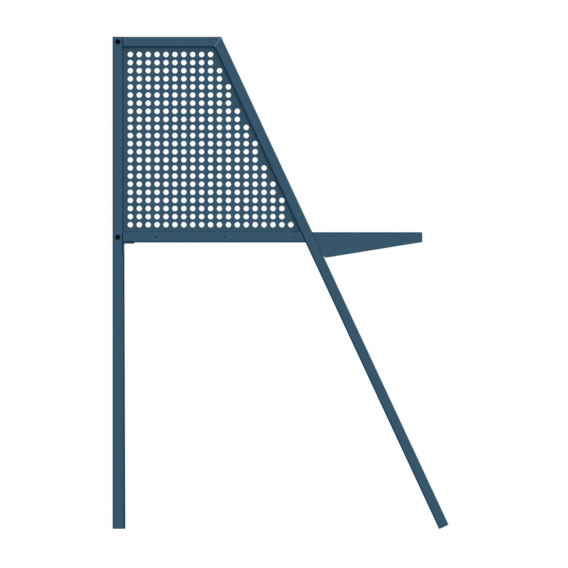Seitenprofil eines modernen, dunkelblauen Metallschreibtischs mit einem einzigartigen perforierten Sichtschutz mit geometrischem, schrägem Design. Der minimalistische Arbeitsplatz im Industriestil verfügt über eine klare, funktionale Ästhetik, die fü