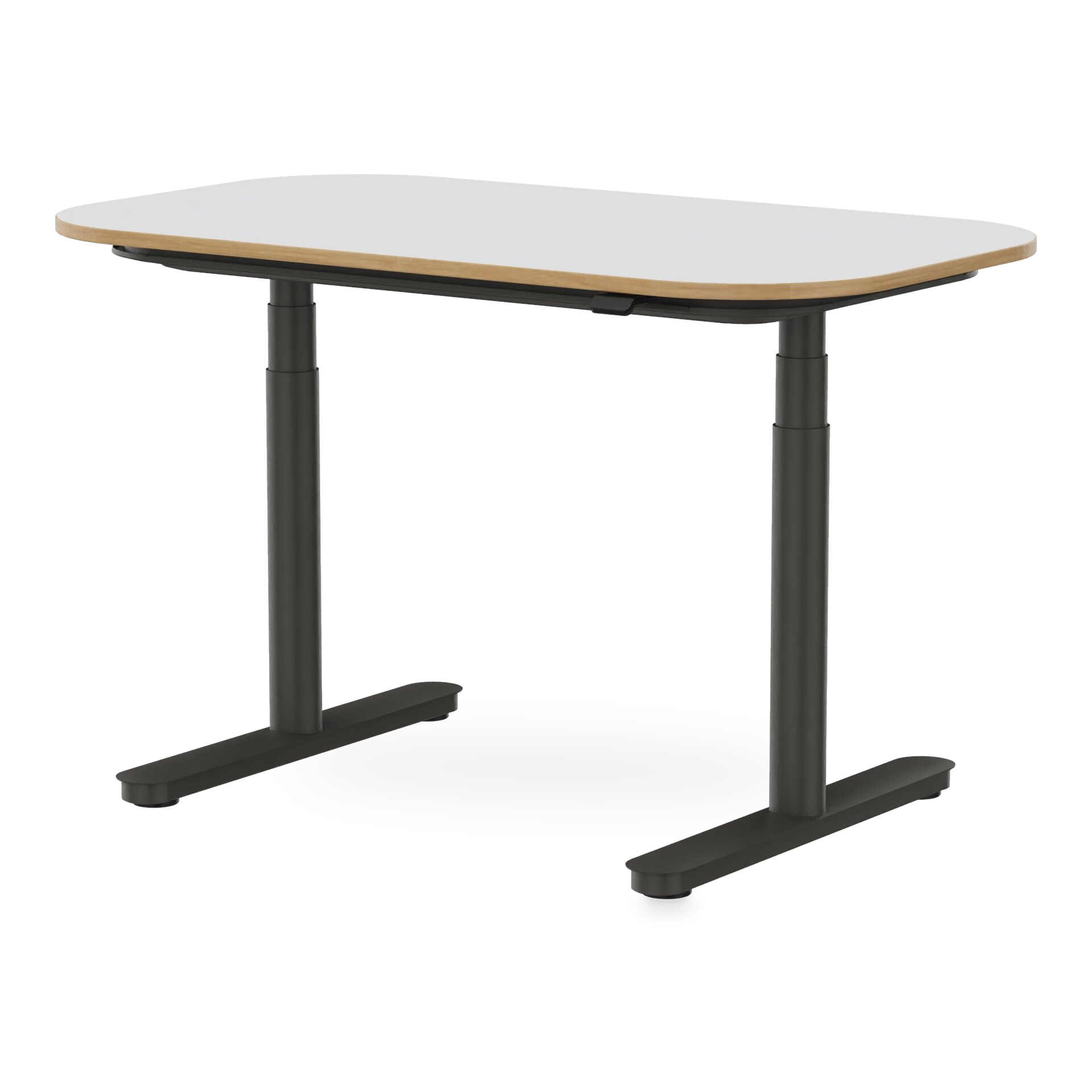 Ein höhenverstellbarer Schreibtisch mit einer weißen rechteckigen Tischplatte und abgerundeten Ecken sowie einer Kante in hellem Holzton. Der Schreibtisch wird von zwei stabilen, dunkelgrauen Metallsäulen und T-förmigen Füßen getragen, die sich vor e