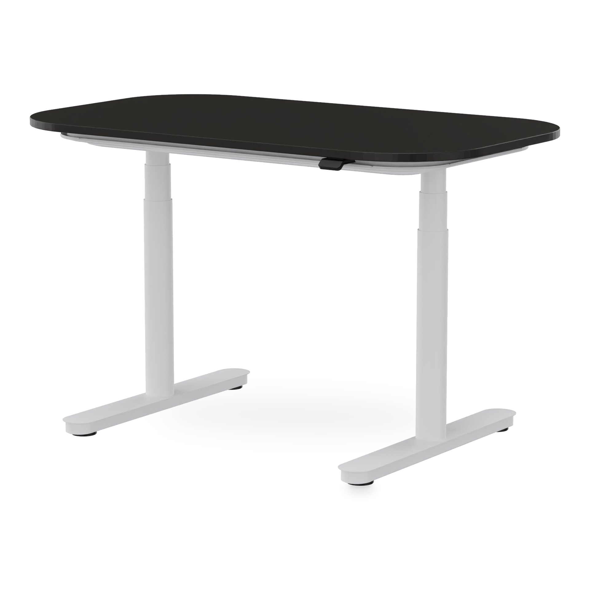 Ein moderner, höhenverstellbarer Stehschreibtisch mit einer glatten schwarzen Schreibtischplatte mit abgerundeten Ecken und einem stabilen T-Bein-Gestell aus weißem Metall, präsentiert vor einem schlichten schwarzen Hintergrund für eine klare, profes