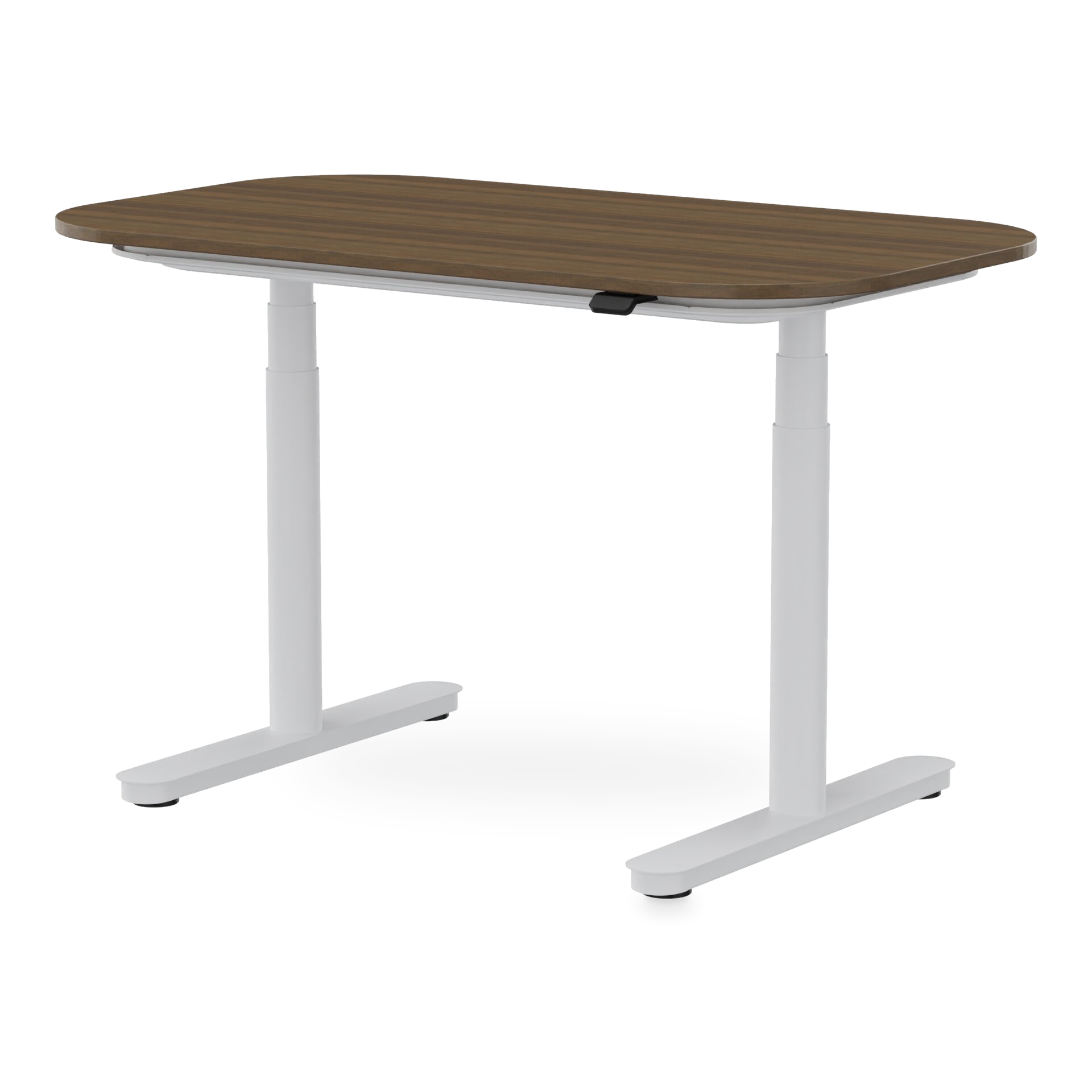 Ein moderner, höhenverstellbarer Stehschreibtisch mit einer rechteckigen Tischplatte mit dunkler Walnussholzmaserung, getragen von einem stabilen weißen Metallrahmen mit zwei Teleskopsäulen und flachen Standfüßen, isoliert vor einem schwarzen Hinterg