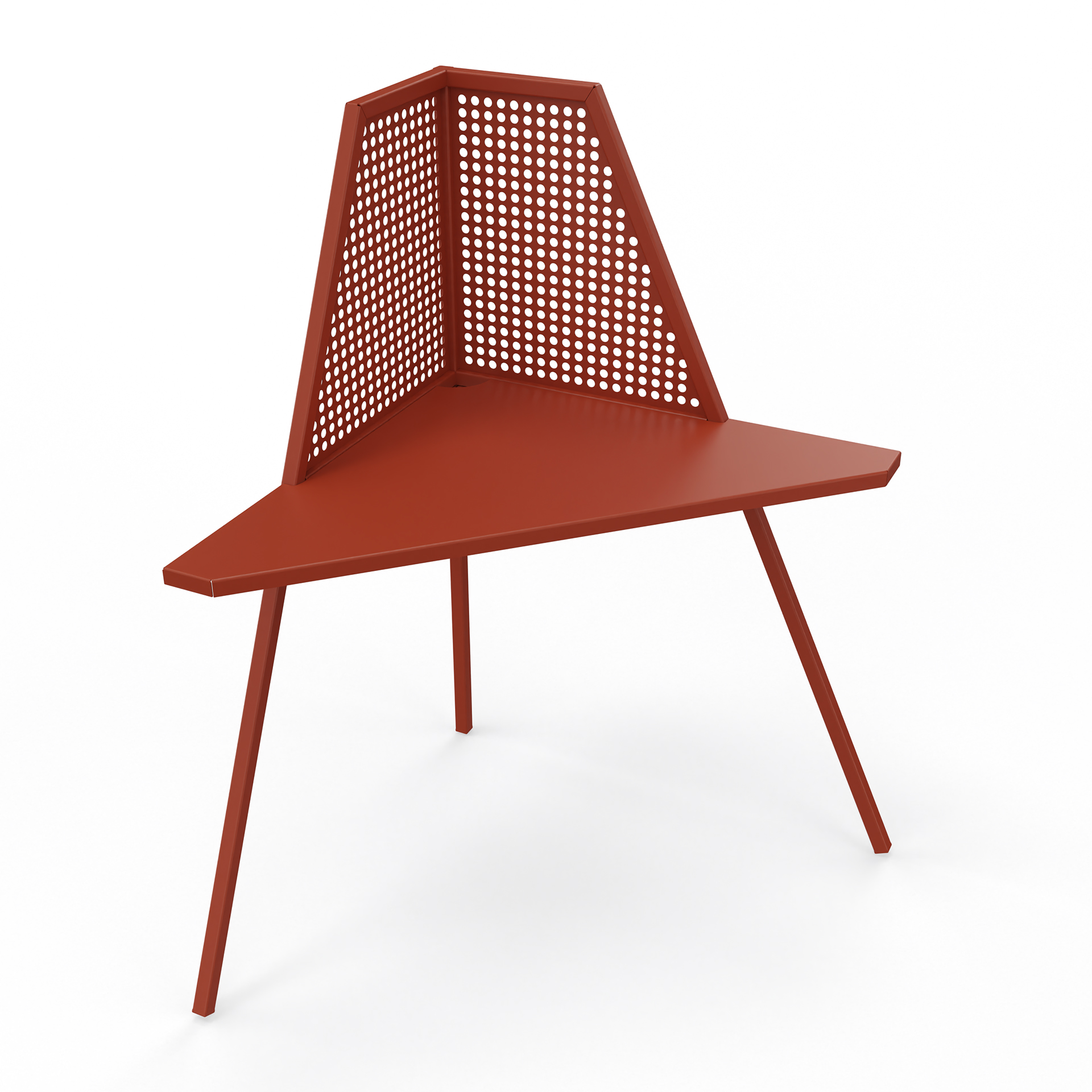 Ein moderner, dreieckiger Eckschreibtisch in leuchtendem Terrakotta-Rot. Er verfügt über ein minimalistisches Metalldesign mit einer perforierten Rückwand für einen modernen Look, getragen von drei schlanken, abgewinkelten Beinen, isoliert vor einem