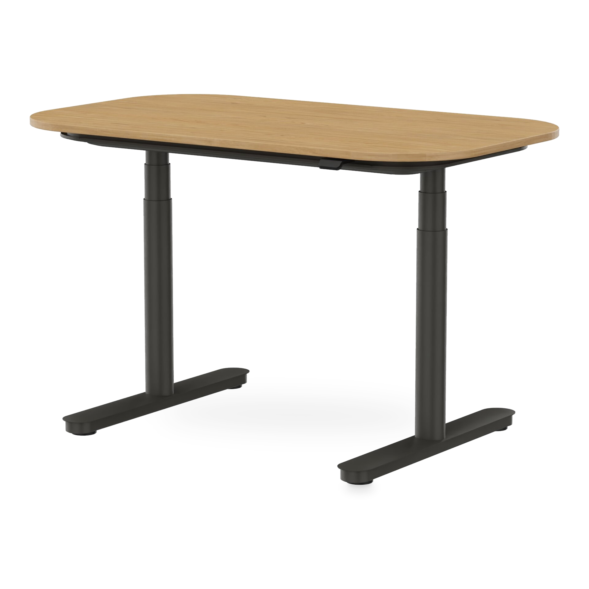 Ein höhenverstellbarer Stehschreibtisch mit einer rechteckigen Tischplatte aus heller Eiche mit Holzmaserung und abgerundeten Ecken, getragen von einem stabilen schwarzen Metallrahmen mit zwei Teleskopsäulen und flachen, stabilen Füßen auf einem schl